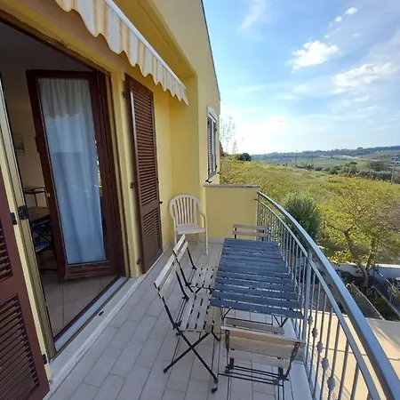 Con Giardino E Parcheggio Coperto Λορέτο