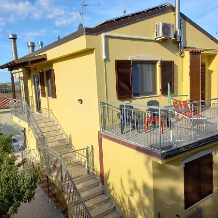 Con Giardino E Parcheggio Coperto