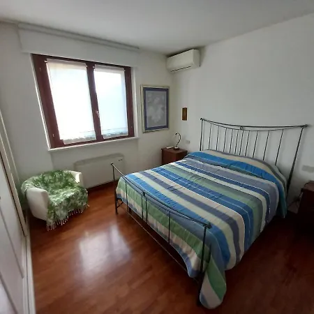 Con Giardino E Parcheggio Coperto Loreto