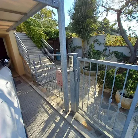 Con Giardino E Parcheggio Coperto