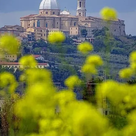 Con Giardino E Parcheggio Coperto Dom wakacyjny Loreto