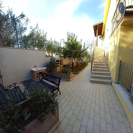 Con Giardino E Parcheggio Coperto *