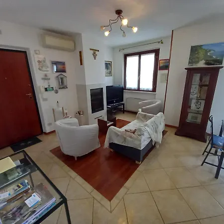 Dom wakacyjny Con Giardino E Parcheggio Coperto