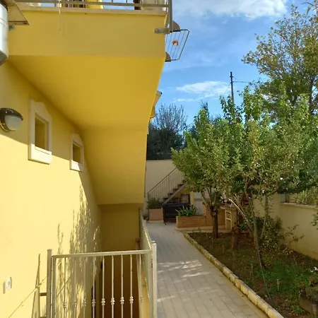 Con Giardino E Parcheggio Coperto *