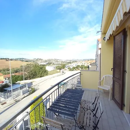 Con Giardino E Parcheggio Coperto Holiday home Loreto