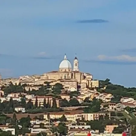 Con Giardino E Parcheggio Coperto Dom wakacyjny Loreto
