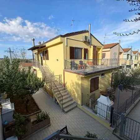 Con Giardino E Parcheggio Coperto Holiday home