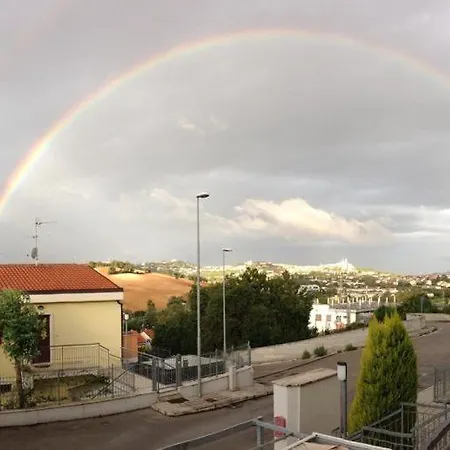 Con Giardino E Parcheggio Coperto Prázdninový dům Loreto