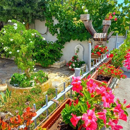 Con Giardino E Parcheggio Coperto Dom wakacyjny