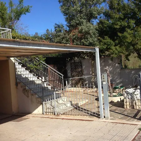 Dom wakacyjny Con Giardino E Parcheggio Coperto